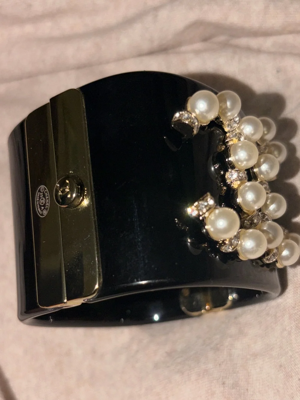 🐚🖤  Chanel CC Cuff  🖤🪩